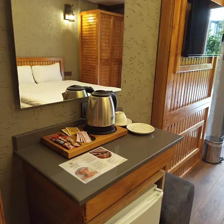 Ber Mai Inci Hotel *